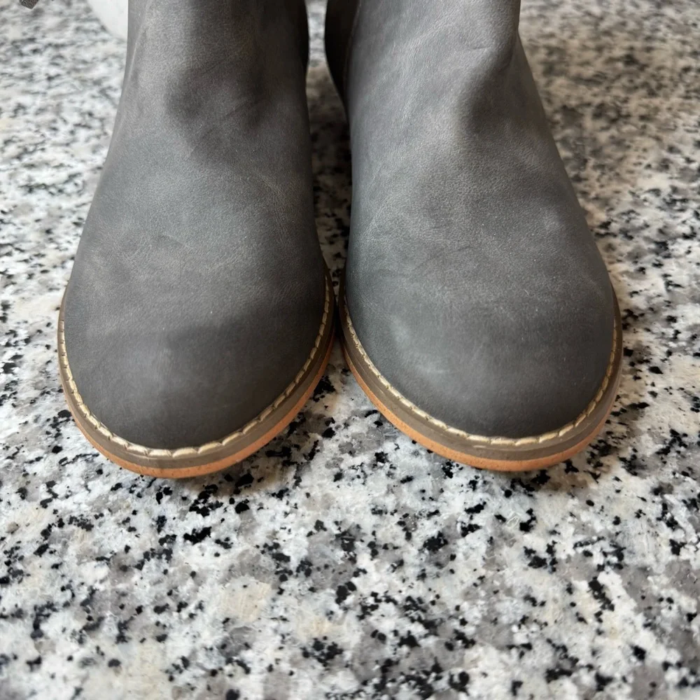 Tucker + Tate NWT Girls Gray Ankle Boots with Tassel Detail Size 3